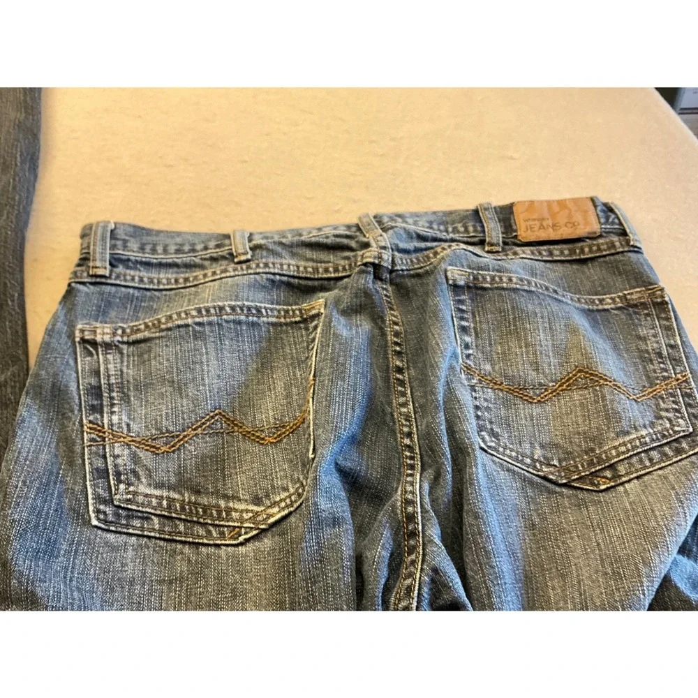Pair Wrangler Jeans Co Mens Straight‎ Leg Denim Blue Wash Pants Casual Everyday